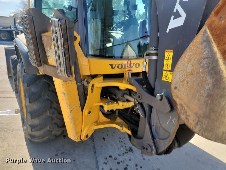 image for item JG9657 2014 Volvo BL70B  backhoe