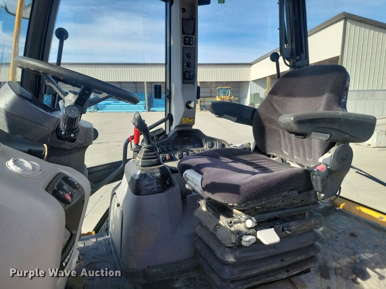 image for item JG9657 2014 Volvo BL70B  backhoe