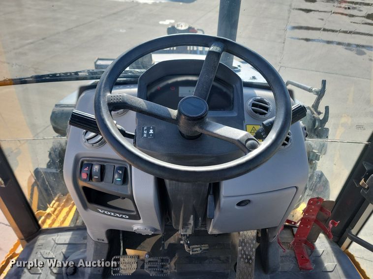 image for item JG9657 2014 Volvo BL70B  backhoe