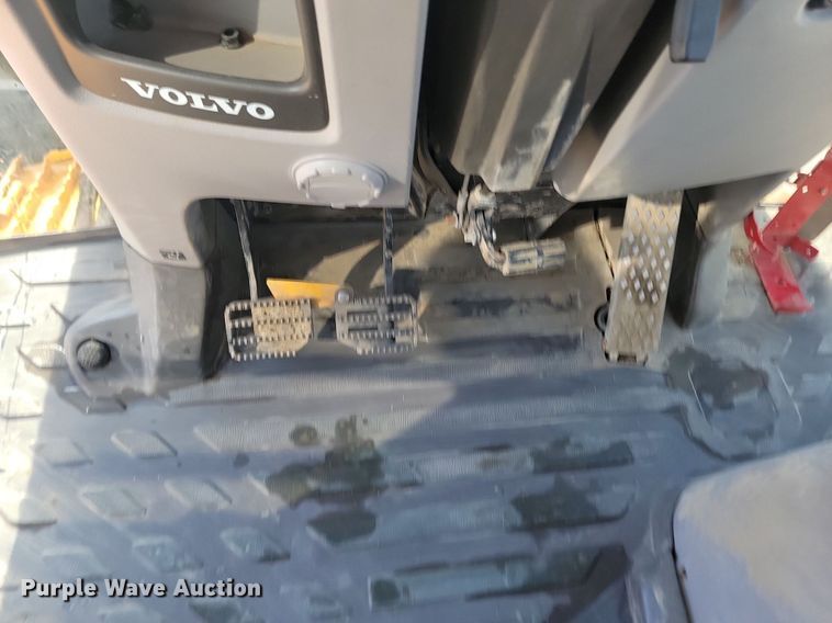 image for item JG9657 2014 Volvo BL70B  backhoe