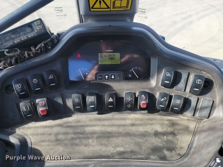 image for item JG9657 2014 Volvo BL70B  backhoe