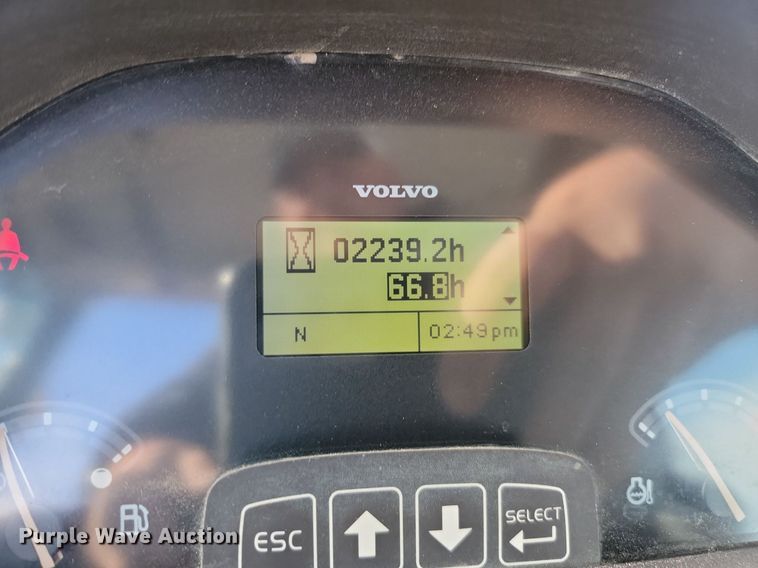 image for item JG9657 2014 Volvo BL70B  backhoe