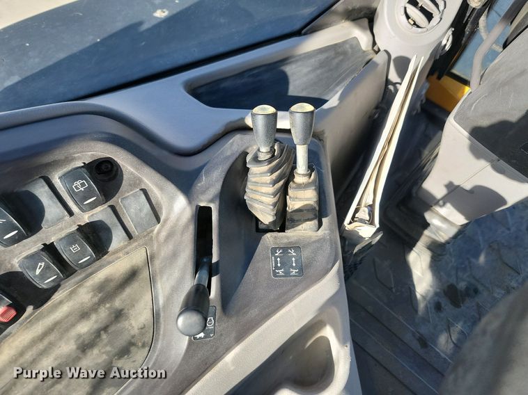 image for item JG9657 2014 Volvo BL70B  backhoe