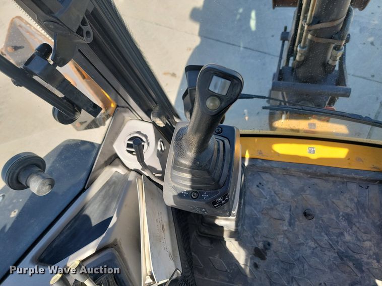 image for item JG9657 2014 Volvo BL70B  backhoe