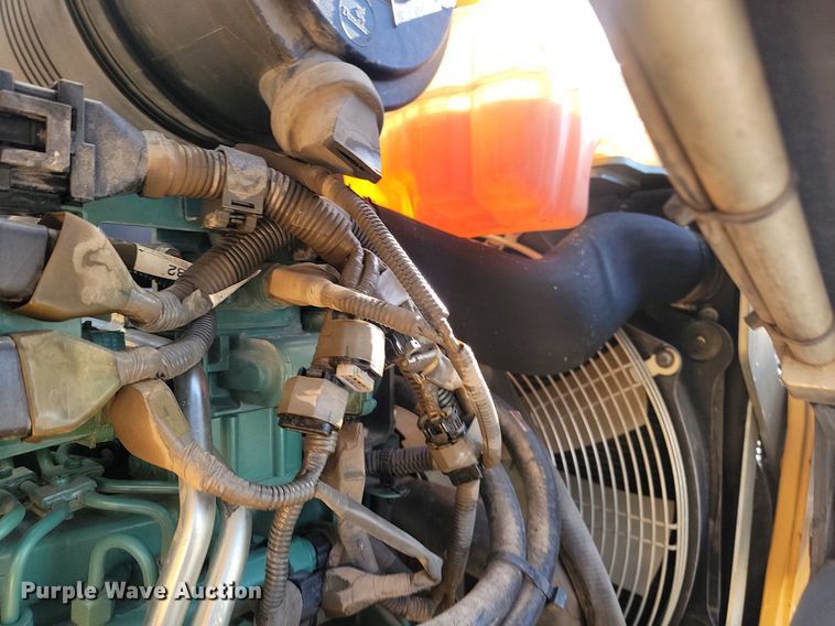 image for item JG9657 2014 Volvo BL70B  backhoe