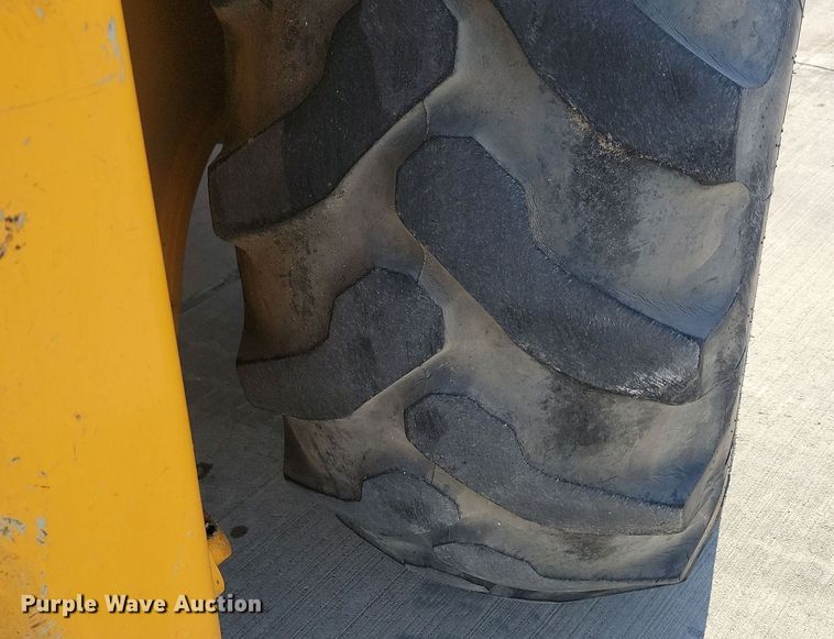 image for item JG9657 2014 Volvo BL70B  backhoe