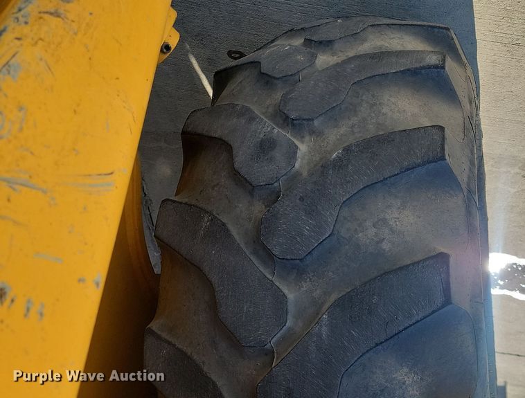 image for item JG9657 2014 Volvo BL70B  backhoe