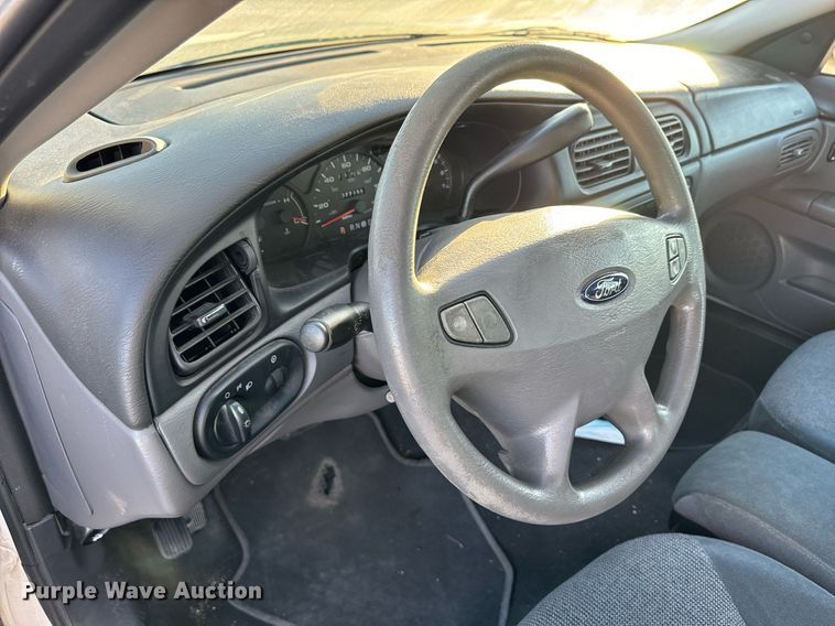 image for item JT9258 2001 Ford Taurus