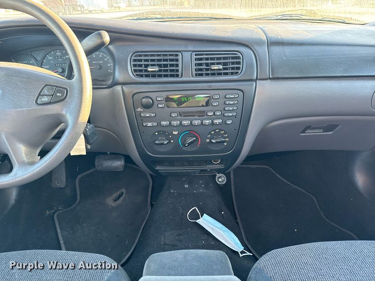 image for item JT9258 2001 Ford Taurus