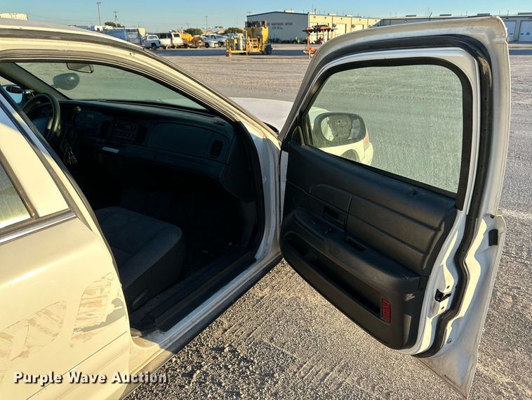 image for item JT9266 2007 Ford Crown Victoria Police Interceptor