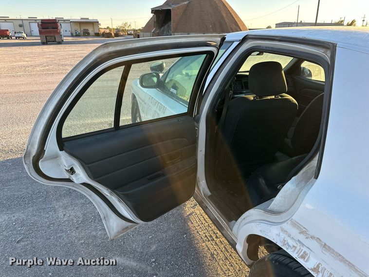 image for item JT9266 2007 Ford Crown Victoria Police Interceptor