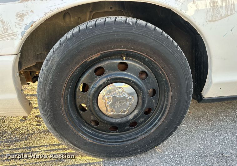 image for item JT9266 2007 Ford Crown Victoria Police Interceptor