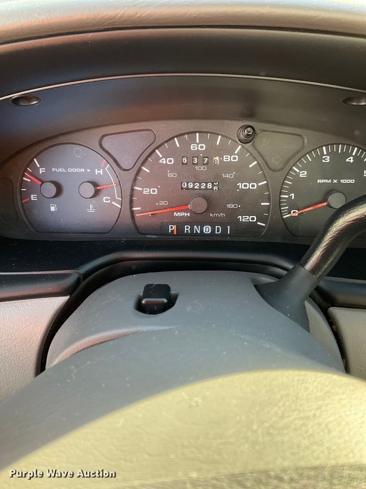 image for item JT9271 2001 Ford Taurus