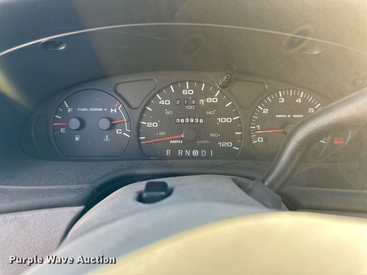 image for item JT9283 2001 Ford Taurus