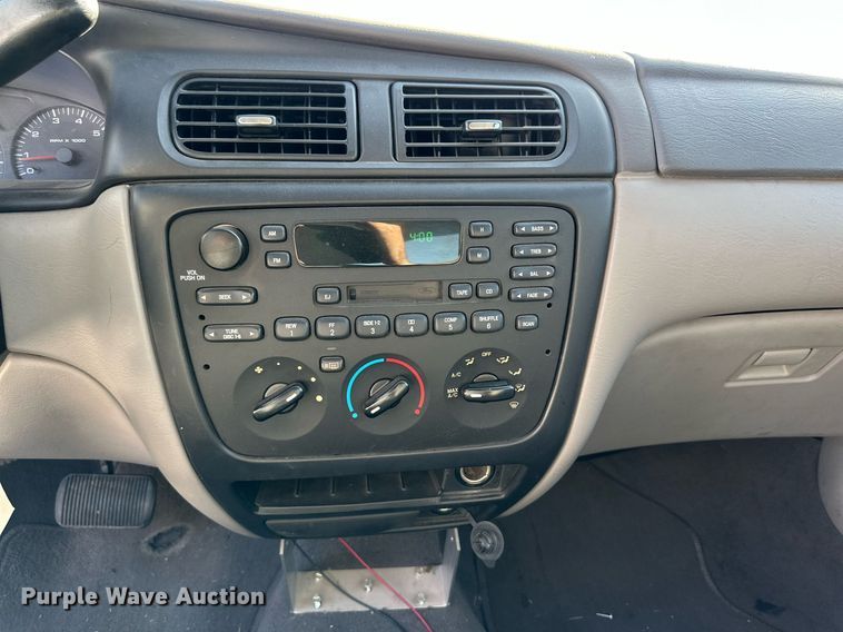 image for item JT9283 2001 Ford Taurus