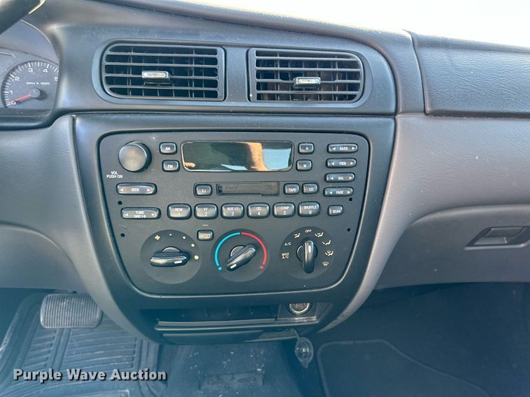 image for item JT9284 2000 Ford Taurus