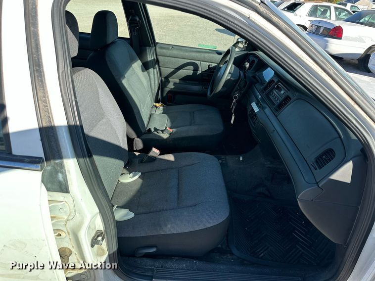 image for item JT9285 2006 Ford Crown Victoria Police Interceptor