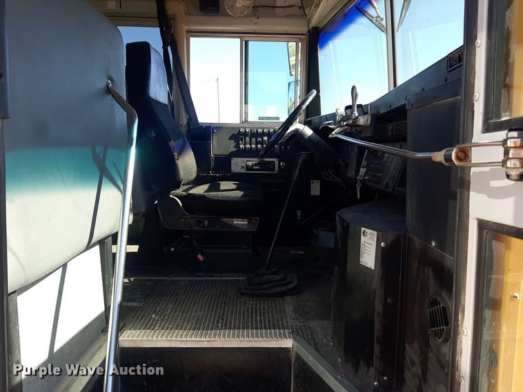 image for item KD9104 1998 International  school bus