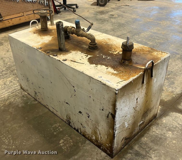 image for item LD9804 Fuel tank