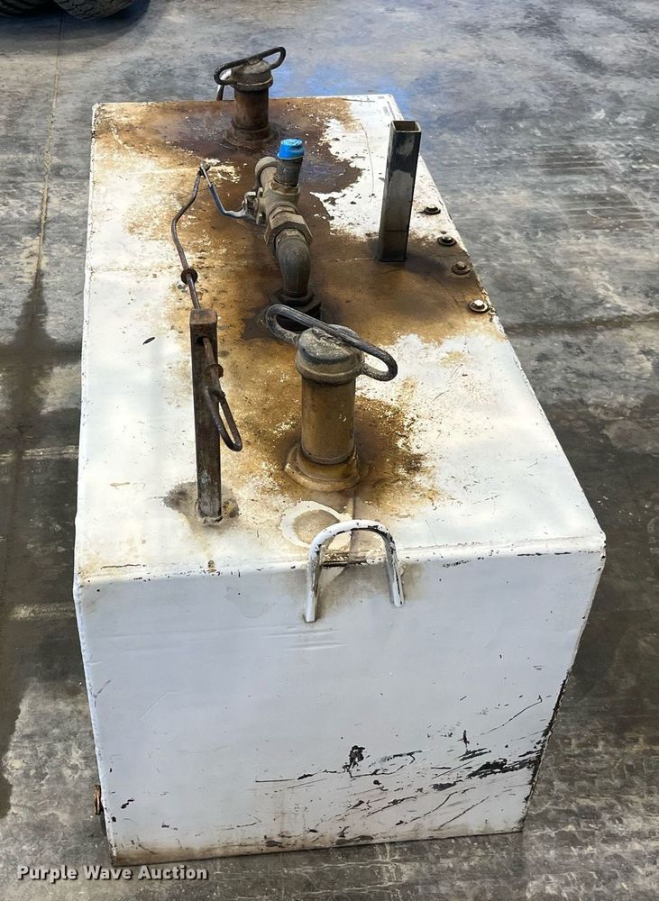 image for item LD9804 Fuel tank