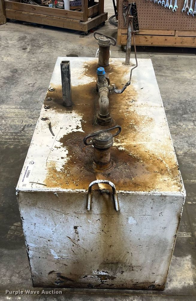 image for item LD9804 Fuel tank