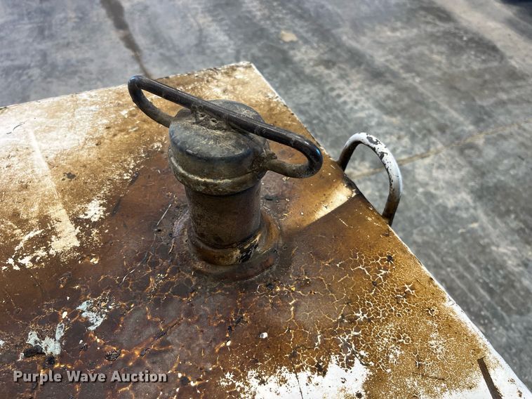 image for item LD9804 Fuel tank