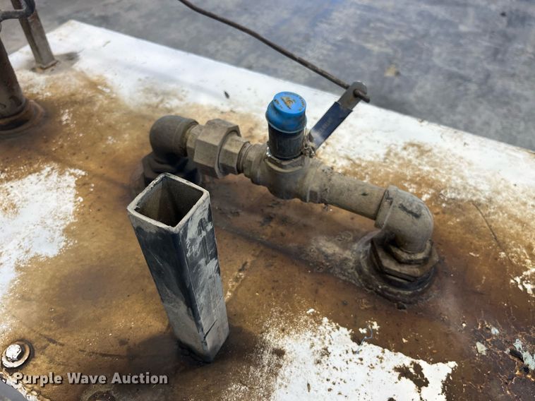 image for item LD9804 Fuel tank