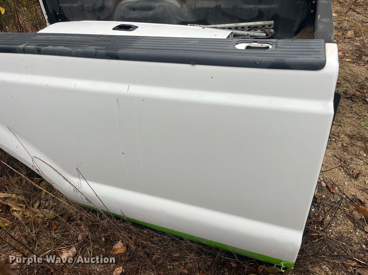 image for item LD9806 2008 Ford F250 pickup truck bed