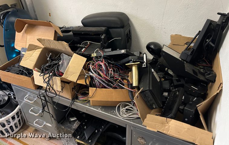 image for item LD9817 Law enforcement equipment