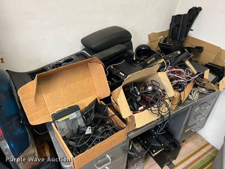 image for item LD9817 Law enforcement equipment