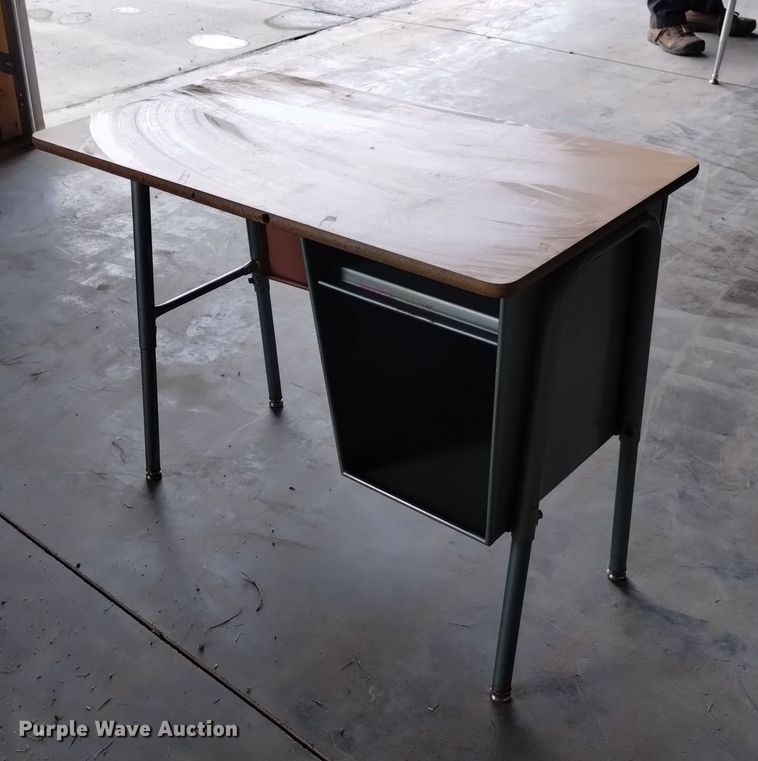 image for item LN9873 (18) student desks