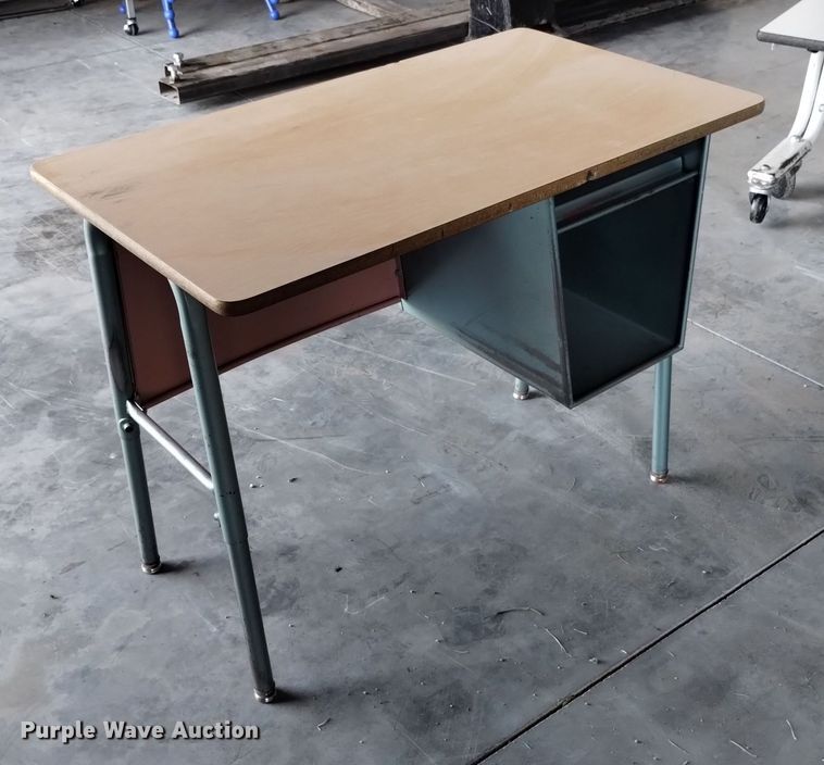 image for item LN9873 (18) student desks