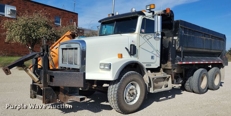 image for item LO9933 2003 Freightliner FLD112  dump truck