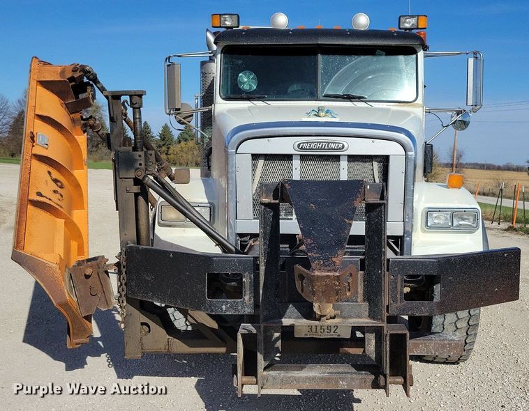 image for item LO9933 2003 Freightliner FLD112  dump truck