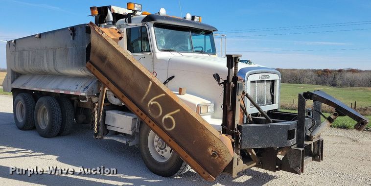 image for item LO9933 2003 Freightliner FLD112  dump truck