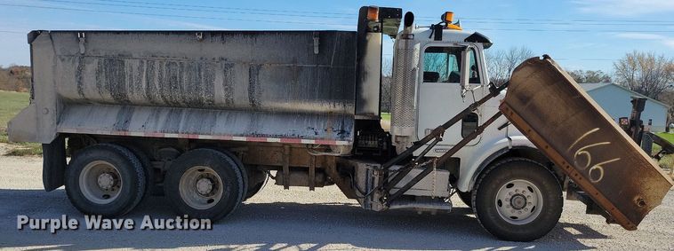 image for item LO9933 2003 Freightliner FLD112  dump truck
