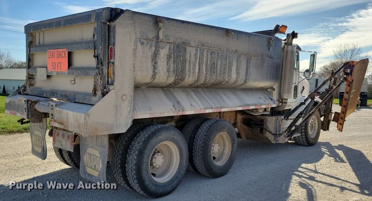 image for item LO9933 2003 Freightliner FLD112  dump truck