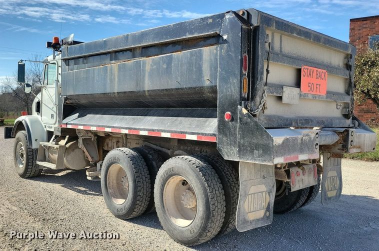 image for item LO9933 2003 Freightliner FLD112  dump truck