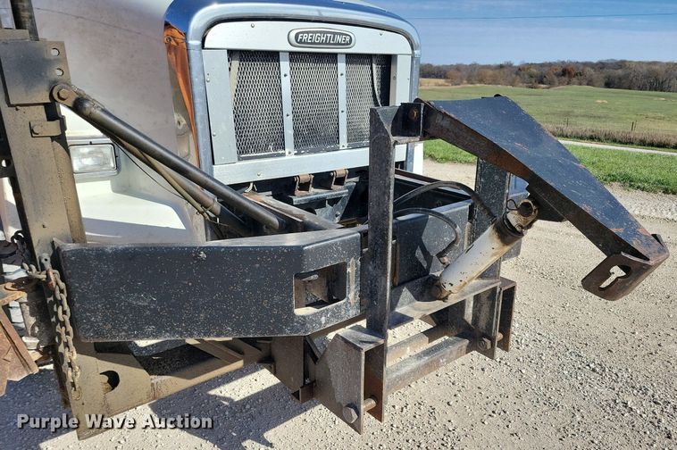 image for item LO9933 2003 Freightliner FLD112  dump truck