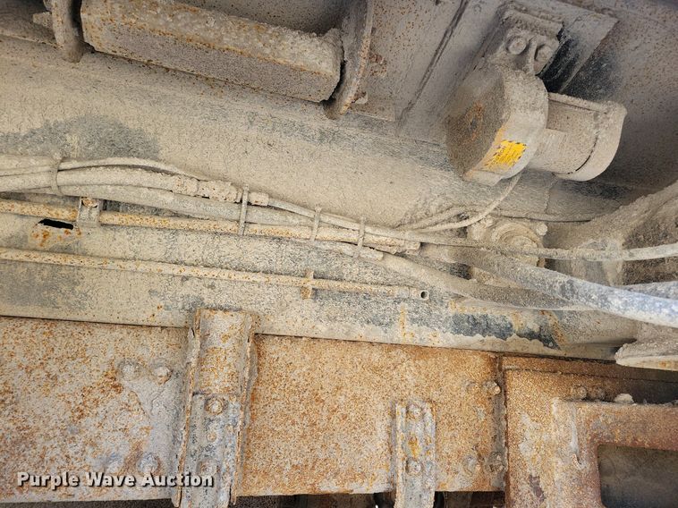 image for item LO9933 2003 Freightliner FLD112  dump truck