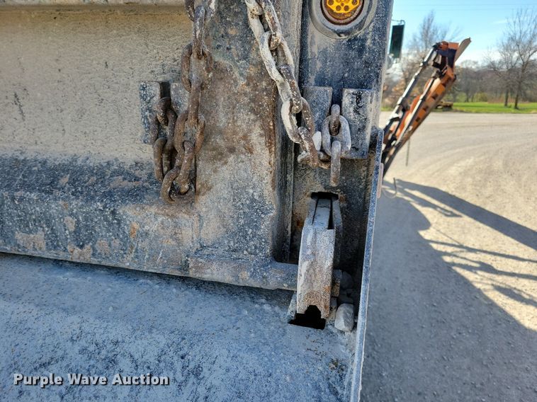 image for item LO9933 2003 Freightliner FLD112  dump truck