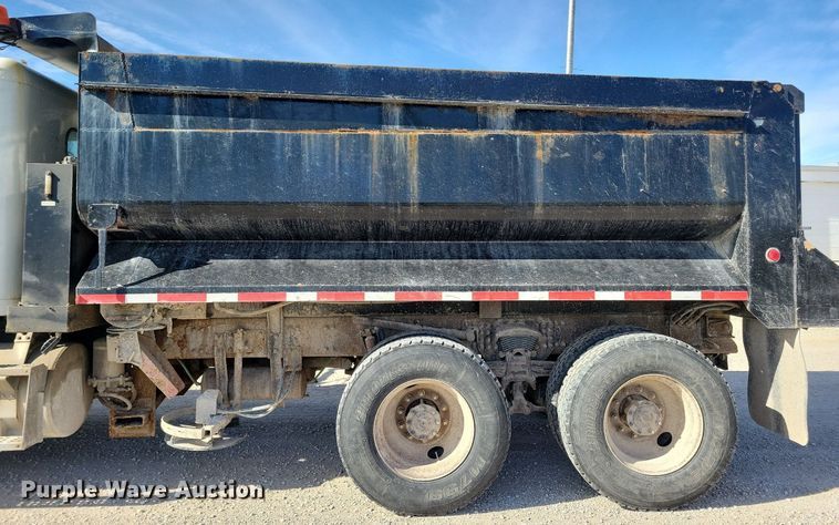 image for item LO9933 2003 Freightliner FLD112  dump truck