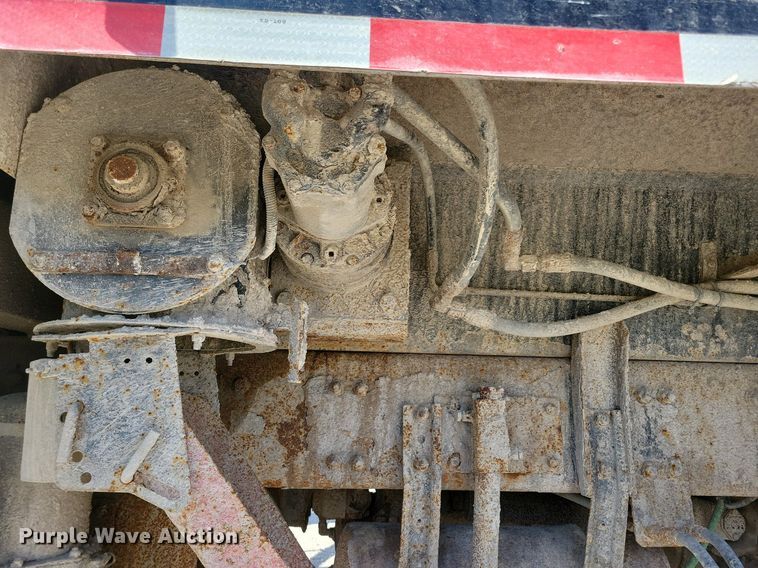 image for item LO9933 2003 Freightliner FLD112  dump truck