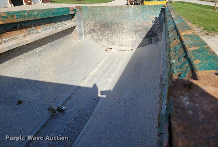 image for item LO9933 2003 Freightliner FLD112  dump truck