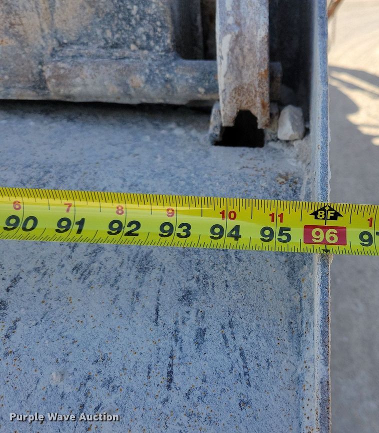 image for item LO9933 2003 Freightliner FLD112  dump truck