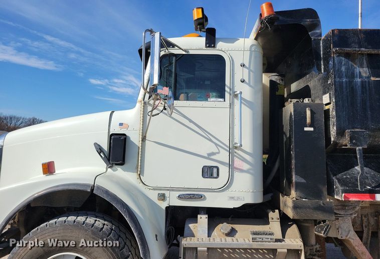 image for item LO9933 2003 Freightliner FLD112  dump truck