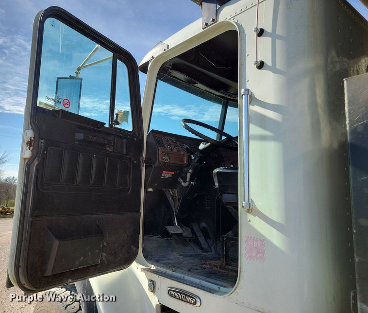 image for item LO9933 2003 Freightliner FLD112  dump truck