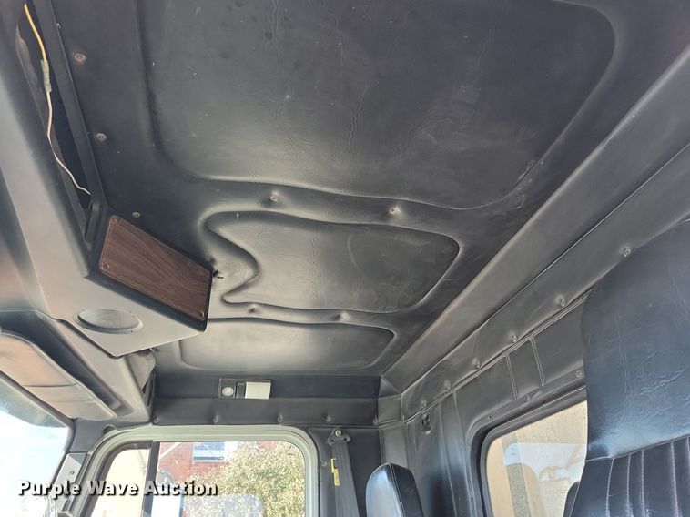 image for item LO9933 2003 Freightliner FLD112  dump truck