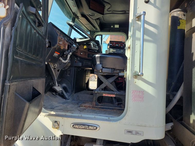 image for item LO9933 2003 Freightliner FLD112  dump truck