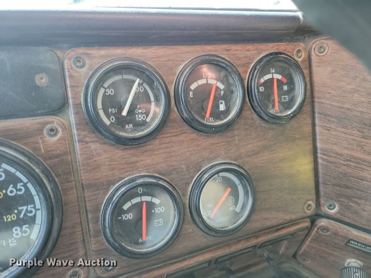 image for item LO9933 2003 Freightliner FLD112  dump truck